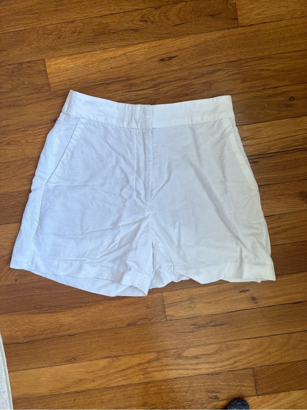 Aritzia Wilfred line shorts